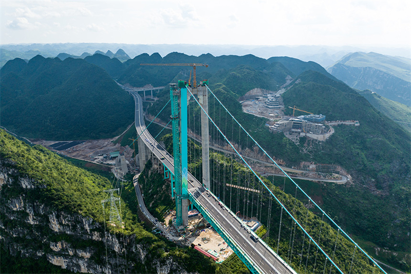 Die Bauarbeiten an der höchsten Brücke der Welt sind zu über 98 Prozent abgeschlossen