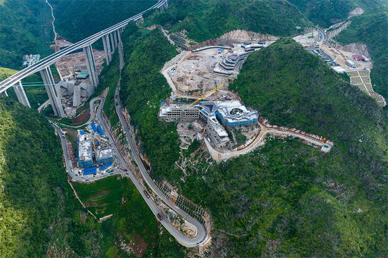 Die Bauarbeiten an der höchsten Brücke der Welt sind zu über 98 Prozent abgeschlossen