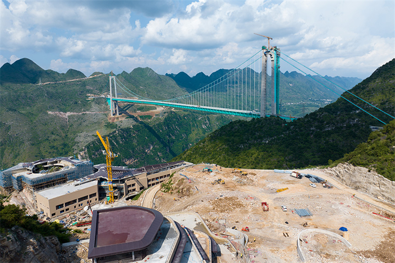 Die Bauarbeiten an der höchsten Brücke der Welt sind zu über 98 Prozent abgeschlossen