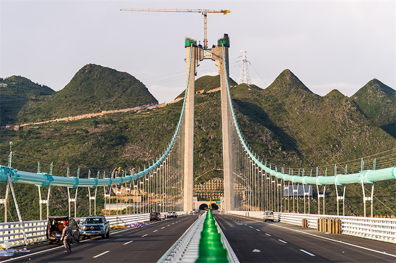 Die Bauarbeiten an der höchsten Brücke der Welt sind zu über 98 Prozent abgeschlossen