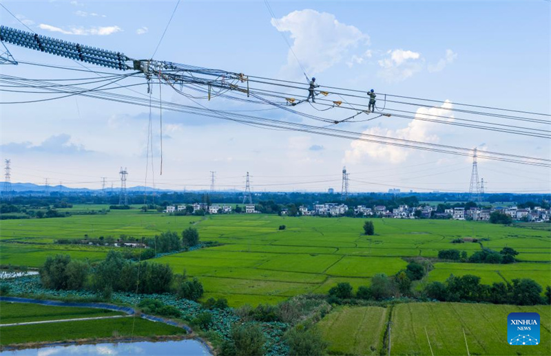 Leitungsmontage im Anhui-Abschnitt des Ultrahochspannungs-Stromübertragungsprojekts Gansu-Zhejiang startet