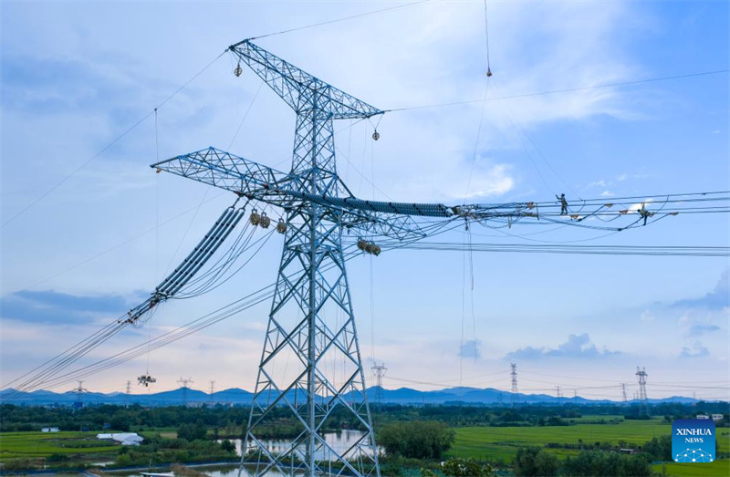 Leitungsmontage im Anhui-Abschnitt des Ultrahochspannungs-Stromübertragungsprojekts Gansu-Zhejiang startet