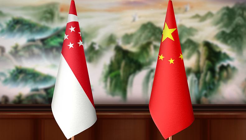 Xi Jinping und Singapurs Präsident tauschen Glückwünsche zum 35. Jahrestag der diplomatischen Beziehungen aus                    Der chinesische Staatspräsident Xi Jinping und Singapurs Präsident Tharman Shanmugaratnam haben am Freitag Glückwünsche zum 35. Jahrestag der Aufnahme diplomatischer Beziehungen zwischen beiden Ländern ausgetauscht.