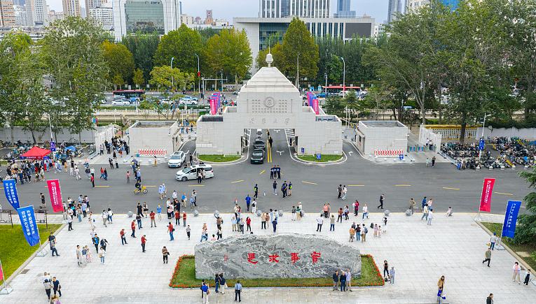 Xi Jinping gratuliert Tianjin-Universität zum 130. Jubiläum                    Der chinesische Staatspräsident Xi Jinping hat der Tianjin-Universität anlässlich ihres 130. Gründungsjubiläums in einem Schreiben gratuliert.