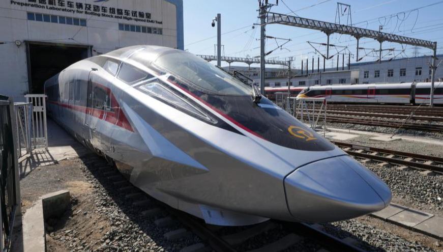 Schnellster Hochgeschwindigkeitszug der Welt erreicht bei Vorabtests 453 km/h                    Der schnellste Hochgeschwindigkeitszug der Welt, der CR450, hat auf einer Hochgeschwindigkeitsstrecke in China eine Reihe von Testfahrten vor der offiziellen Inbetriebnahme begonnen und dabei eine Geschwindigkeit von 453 Kilometern pro Stunde erreicht.