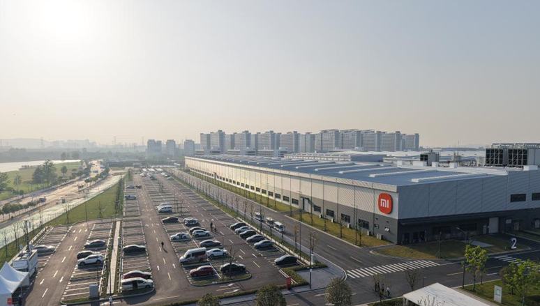Xiaomis erste Fabrik für intelligente Haushaltsgeräte nimmt Betrieb auf                    Das chinesische Technologieunternehmen Xiaomi hat am Dienstag seine erste Fabrik für intelligente Haushaltsgeräte in Wuhan in der zentralchinesischen Provinz Hubei in Betrieb genommen und damit seine Produktionskapazitäten über Smartphones und Fahrzeuge hinaus erheblich erweitert.
