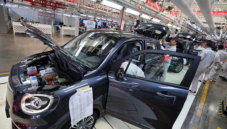 Fahrplan skizziert Verkehrsvision für 2040                    China wird die Elektrifizierung vorantreiben, um die CO₂-Emissionen des Automobilsektors zu reduzieren und die Energieeffizienz zu verbessern. Fahrzeuge mit alternativen Antrieben (NEVs) sollen dabei zum Marktführer werden.