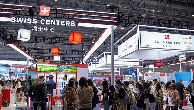 Schweizer Weingut erschließt chinesischen Markt auf CIIE                    Für die Schweiz biete die CIIE eine hervorragende Plattform, um „unsere Authentizität, Vielfalt und Exzellenz“ zu präsentieren, sagte Damian Indermitte, Marketingdirektor von Maison Gilliard, einem der ältesten Weingüter der Schweiz im südlichen Kanton Wallis.