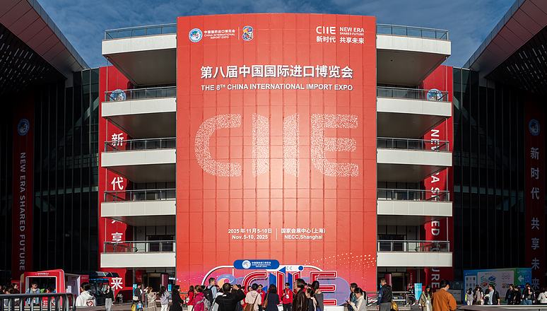 Chinas Importmesse meldet geplante Geschäfte im Wert von über 83 Mrd. US-Dollar                    Die achte China International Import Expo (CIIE) ist am Montag zu Ende gegangen, nachdem sie 83,49 Milliarden US-Dollar an einjährigen geplanten Geschäften verzeichnet hatte – ein Plus von 4,4 Prozent gegenüber der vorherigen Ausgabe und ein neuer Höchststand, wie das CIIE Bureau mitteilte.