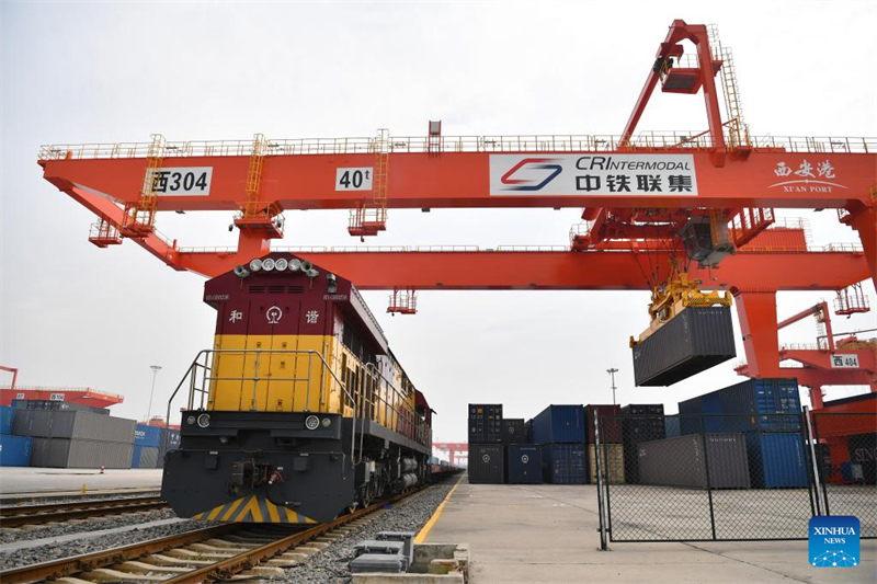 China-Europa-Güterzug wandelt Xi'an in einen modernen internationalen Handels- und Logistikstandort um