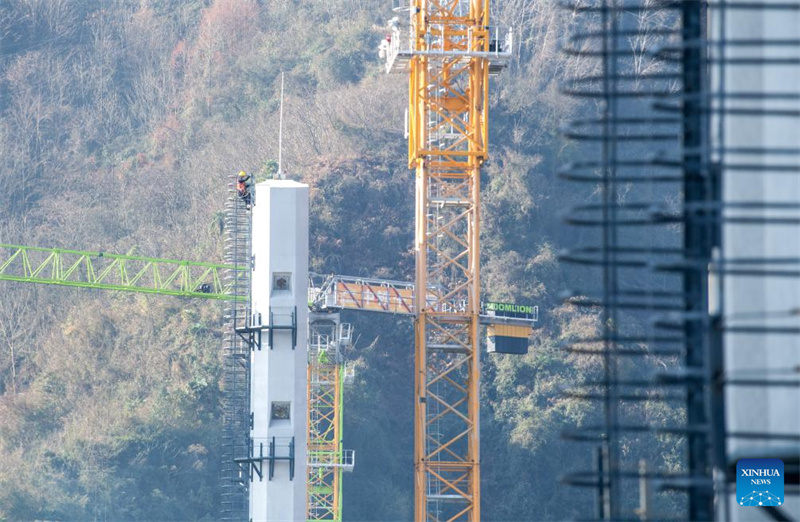 Bau der großen Renhe-Brücke entlang der Hochgeschwindigkeitsbahn Xi'an-Chongqing im Südwesten Chinas schreitet voran
