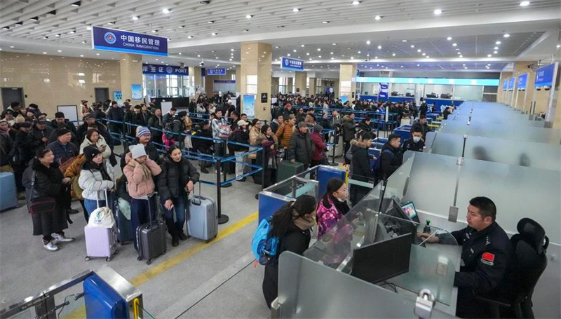 Grenzübergang zwischen China und Mongolei verzeichnet Anstieg des grenzüberschreitenden Verkehrs