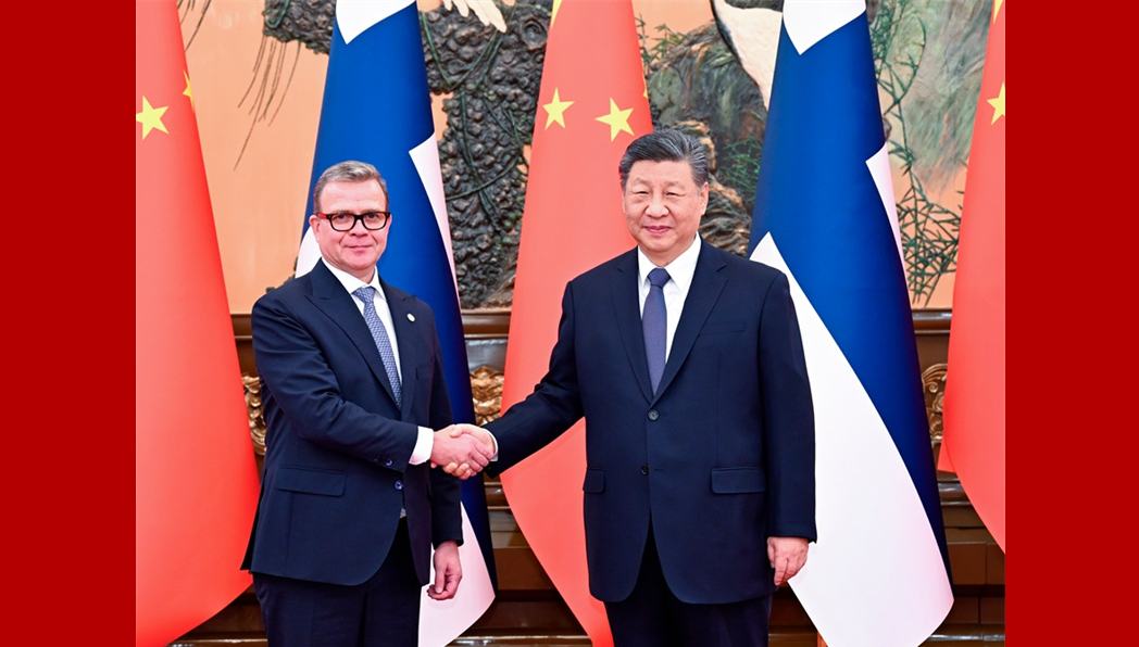 Xi Jinping: China und Finnland sollten Zusammenarbeit in verschiedenen Bereichen vertiefen                    China und Finnland sollten ihre für beide Seiten vorteilhafte Zusammenarbeit in Bereichen wie der Energiewende, der Kreislaufwirtschaft, der Land- und Forstwirtschaft sowie der wissenschaftlichen und technologischen Innovation vertiefen.