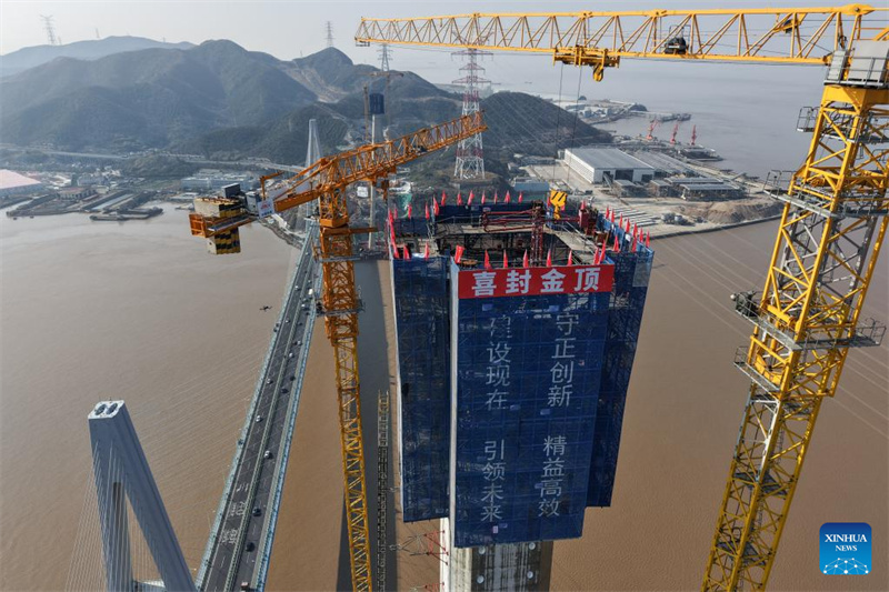 Der sechste Hauptturm der Taoyaomen-Brücke in Zhoushan ist fertiggestellt