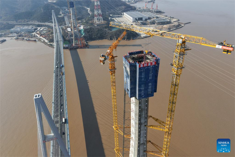 Der sechste Hauptturm der Taoyaomen-Brücke in Zhoushan ist fertiggestellt