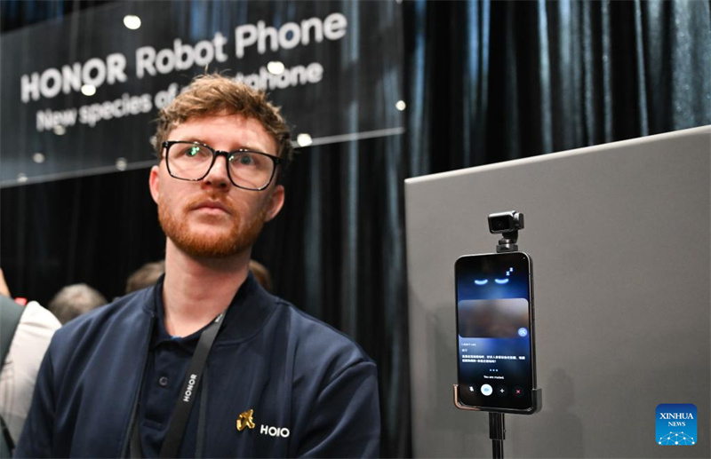 Honor stellt vor dem MWC 2026 sein neues Robot Phone vor