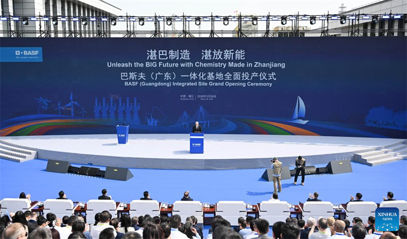 BASF nimmt milliardenschweren Chemiekomplex in China vollständig in Betrieb