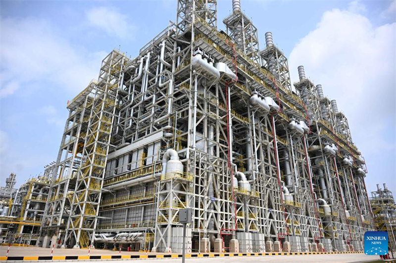 BASF nimmt milliardenschweren Chemiekomplex in China vollständig in Betrieb