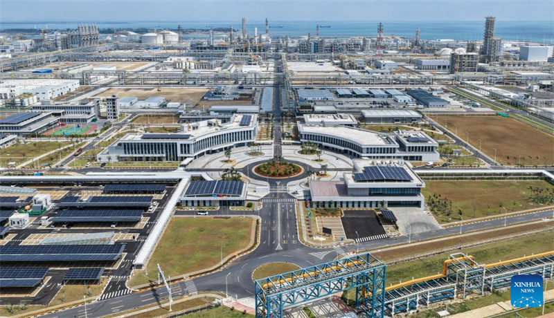 BASF nimmt milliardenschweren Chemiekomplex in China vollständig in Betrieb