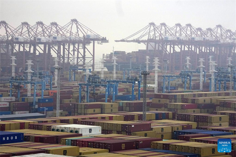 Der Hafen Ningbo-Zhoushan in Ostchinas Zhejiang verzeichnet einen steigenden Containerdurchsatz