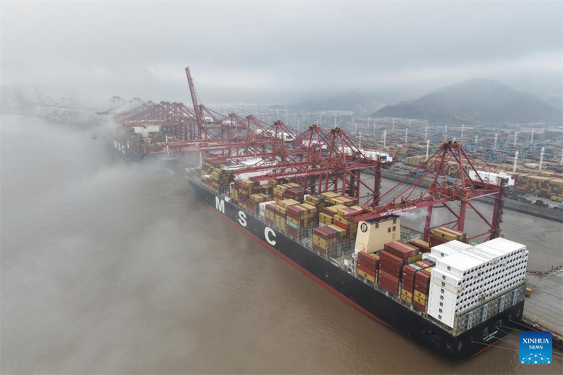 Der Hafen Ningbo-Zhoushan in Ostchinas Zhejiang verzeichnet einen steigenden Containerdurchsatz