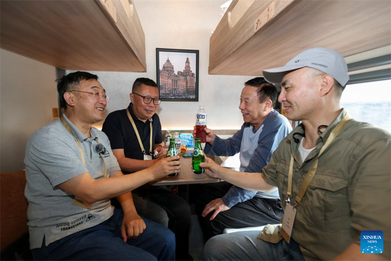 „Delta Star Express“ startet von Shanghai zu 18-tägiger Reise nach Xinjiang