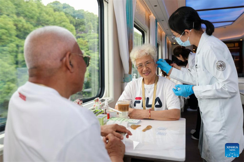 „Delta Star Express“ startet von Shanghai zu 18-tägiger Reise nach Xinjiang