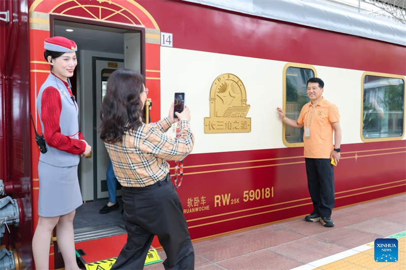 „Delta Star Express“ startet von Shanghai zu 18-tägiger Reise nach Xinjiang