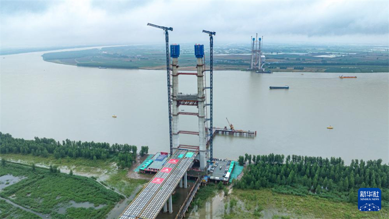 Die Pylone der Hannan-Yangtze-Brücke haben ihre Endhöhe erreicht