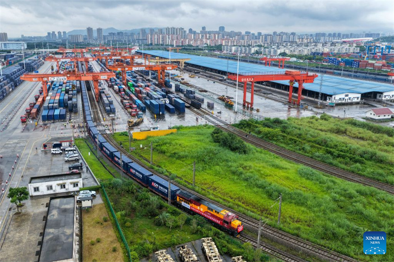 Chongqing erhöht Kapazität der China-Europa-Güterzüge, um Autoexporte zu erleichtern