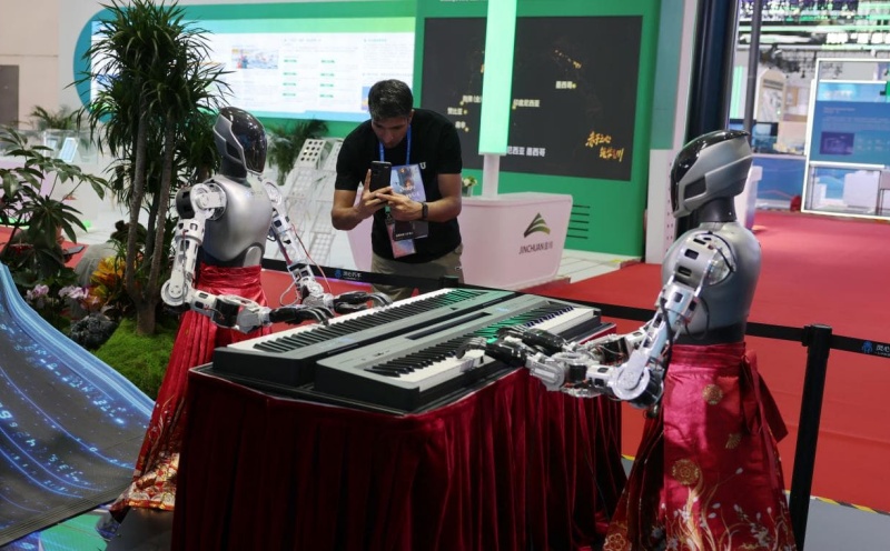 Riesiger Andrang am ersten öffentlichen Tag der China International Supply Chain Expo