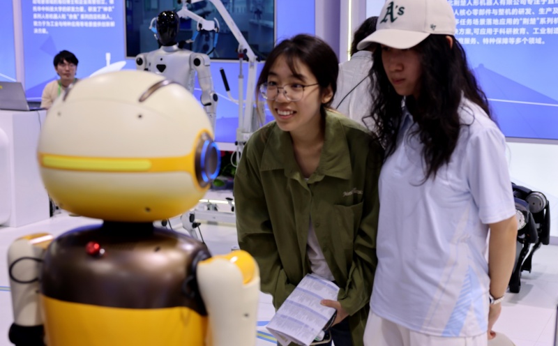 Riesiger Andrang am ersten öffentlichen Tag der China International Supply Chain Expo