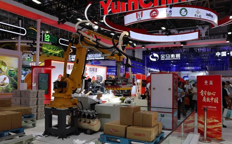 Riesiger Andrang am ersten öffentlichen Tag der China International Supply Chain Expo