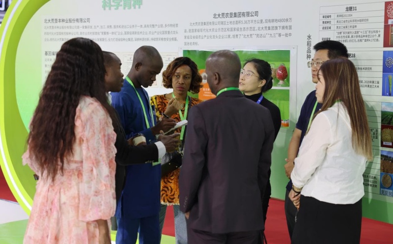 Riesiger Andrang am ersten öffentlichen Tag der China International Supply Chain Expo