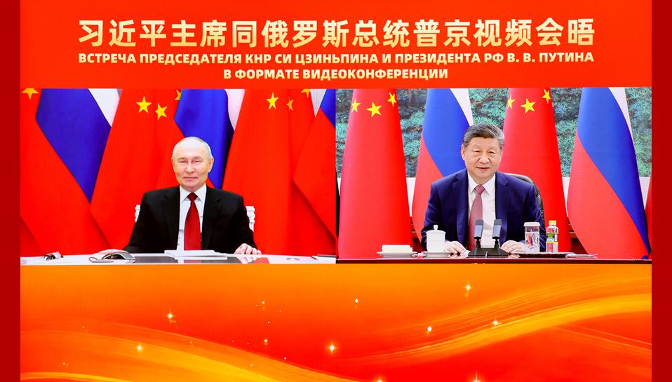 Xi Jinping führt Videogespräch mit Wladimir Putin                    Der chinesische Staatspräsident Xi Jinping hat am Mittwoch ein Videogespräch mit dem russischen Präsidenten Wladimir Putin geführt.