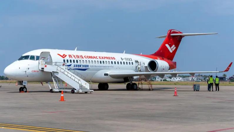 Chinas erstes Flugzeugkrankenhaus vom Typ C909 landet in Laos zu medizinischer Mission                    In Chinas erstem Flugzeugkrankenhaus vom Typ C909 wurde am Dienstag in Laos erfolgreich die erste Augenoperation an Bord durchgeführt, von der sich der Patient gut erholt.