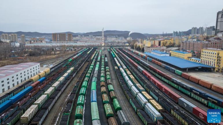 Der östliche Korridor des China-Europa-Güterzugverkehrs verzeichnet im Jahr 2026 bereits über 1.000 Fahrten                    Bis zum 26. Februar 2026 wurden auf den Bahnstrecken des östlichen Korridors des China-Europa-Güterzugnetzes in diesem Jahr bereits mehr als 1.000 Zugfahrten durchgeführt, womit diese Marke 26 Tage früher als im Vorjahr erreicht wurde. 