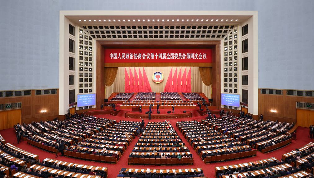 Vierte Sitzung des 14. PKKCV-Landeskomitees eröffnet                    Die vierte Sitzung des 14. Landeskomitees der Politischen Konsultativkonferenz des chinesischen Volkes (PKKCV) ist am Mittwoch in der Großen Halle des Volkes in Beijing eröffnet worden.