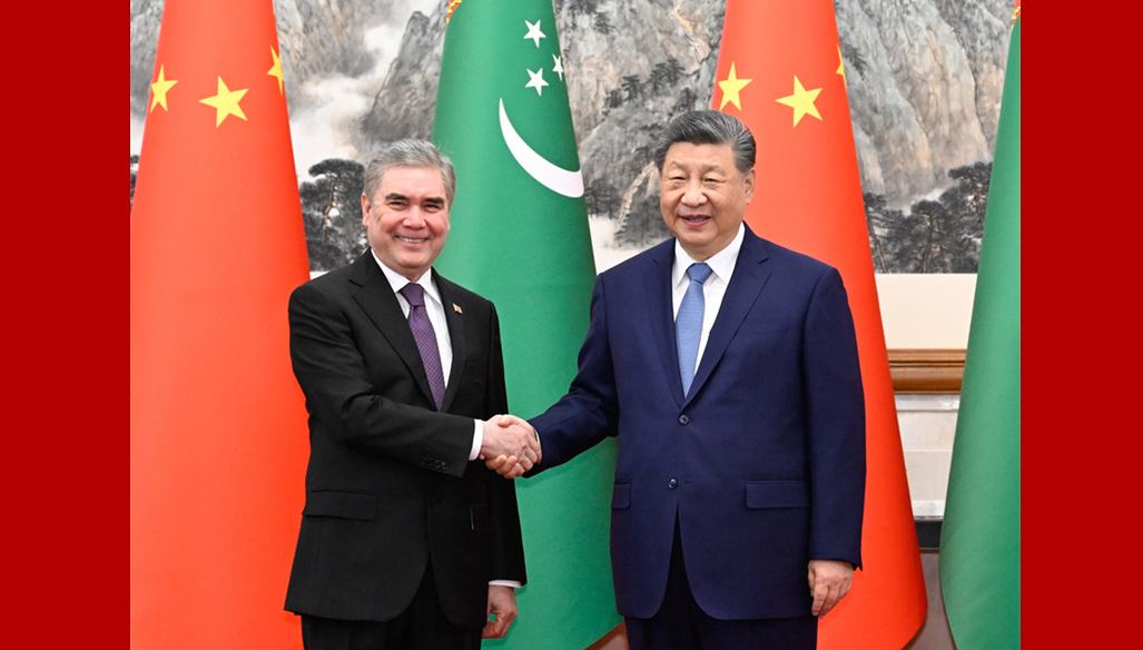 Xi Jinping trifft Nationalen Führer des turkmenischen Volkes                    Der chinesische Staatspräsident Xi Jinping hat sich am Mittwoch in Beijing mit dem zu Besuch in China weilenden Nationalen Führer des turkmenischen Volkes und Vorsitzenden des Halk Maslahaty, Gurbanguly Berdimuhamedov, getroffen.
