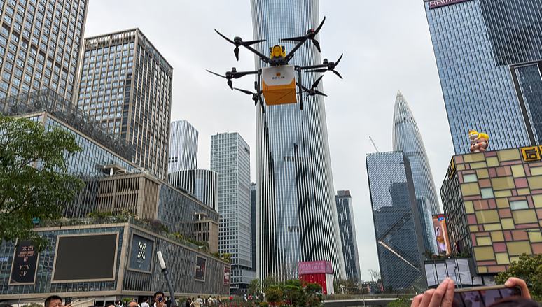 Shenzhen plant grenzüberschreitende Drohnenlieferungen                    Shenzhen in der Provinz Guangdong erarbeitet derzeit einen Pilotplan für grenzüberschreitende Logistiktransporte in geringer Höhe. Ziel ist es, noch in diesem Jahr die erste Route in Betrieb zu nehmen und gemeinsam mit Hongkong ein neues Logistikmodell zu schaffen.