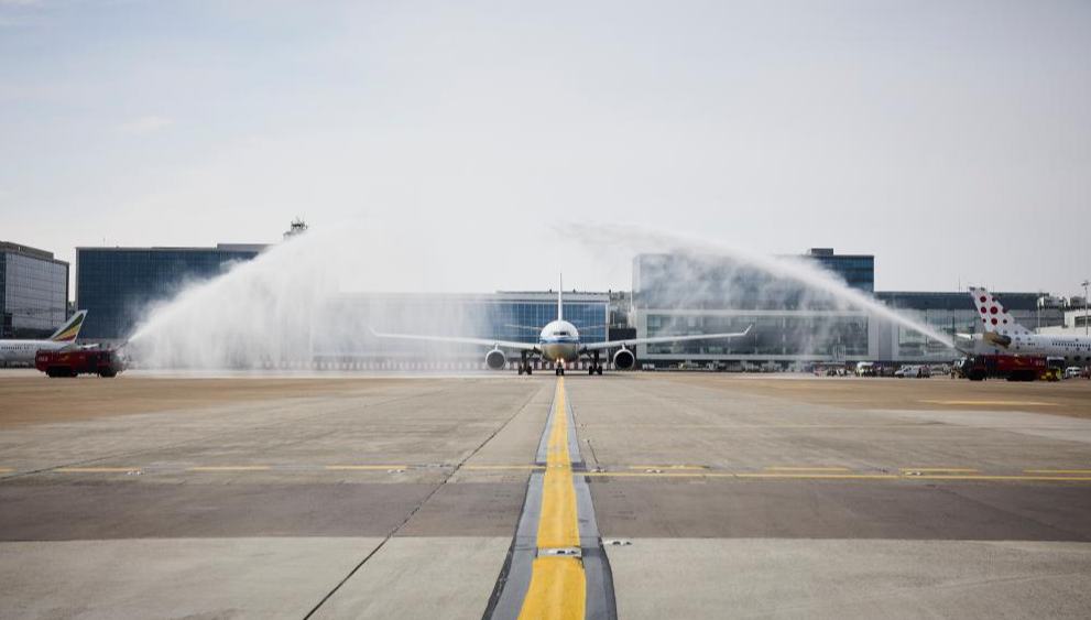 Air China nimmt neue Direktflüge zwischen Brüssel und Beijing bzw. Chengdu auf                    Die chinesische Fluggesellschaft Air China hat am Dienstag eine Direktverbindung zwischen Brüssel und der chinesischen Hauptstadt Beijing aufgenommen und wird am Donnerstag eine weitere Verbindung zwischen Brüssel und Chengdu, der Hauptstadt der südwestchinesischen Provinz Sichuan, einrichten.