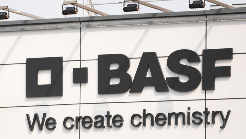 BASF nimmt milliardenschweren Chemiekomplex in China vollständig in Betrieb                    Der deutsche Chemiekonzern BASF hat am Donnerstag seinen riesigen Produktionskomplex in der Provinz Guangdong vollständig in Betrieb genommen.