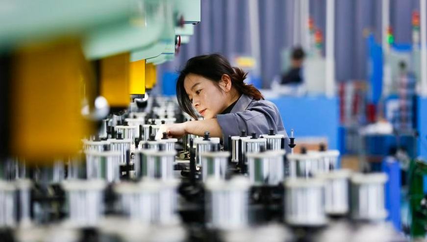 Chinas Hightech-Branchen verzeichnen im ersten Quartal robustes Wachstum                    Aktuelle Steuerdaten zeigen, dass sich die chinesische Wirtschaft weiterhin stabil entwickelt und die Innovationsdynamik zunimmt, was sich im robusten Umsatzwachstum der Hightech-Branchen im ersten Quartal 2026 widerspiegelt.