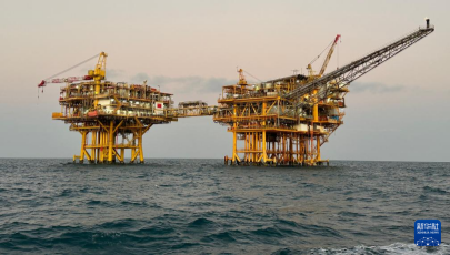 China startet erstes Offshore-Projekt zum Einpressen von CO₂ in Hainan                    Die China National Offshore Oil Corporation (CNOOC) gab am Samstag den offiziellen Baubeginn eines Projekts zur CO₂-Abscheidung, -Nutzung und -Speicherung (CCUS) beim Gasfeld Dongfang 1-1 in der südchinesischen Provinz Hainan bekannt.