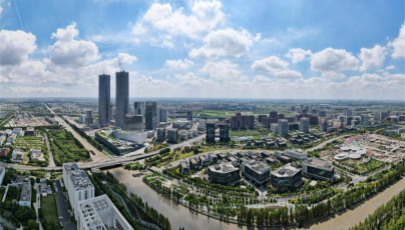 China bietet 2.613 nationale Normen in Fremdsprachen kostenfrei online an                    China hat am Dienstag eine neue Online-Funktion eingeführt, die kostenfrei Zugriff auf Volltexte auf in Fremdsprachen übersetzte nationale Normen bietet. Ziel ist es, die Transparenz zu erhöhen und Handelshemmnisse abzubauen, wie die Staatliche Marktregulierungsbehörde mitteilte.