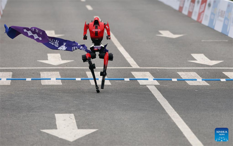 Humanoider Roboter übertrifft in Beijing menschlichen Halbmarathon-Weltrekord