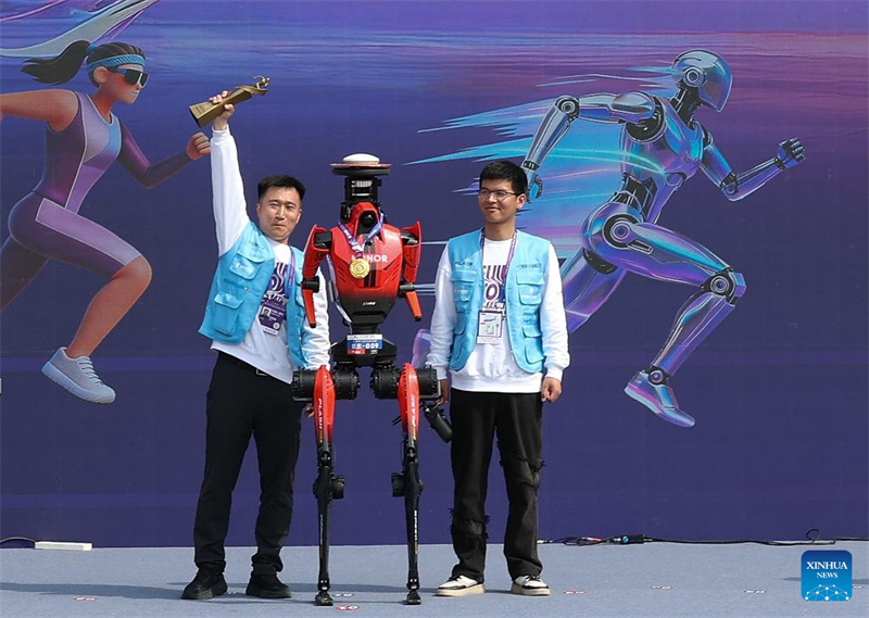 Humanoider Roboter übertrifft in Beijing menschlichen Halbmarathon-Weltrekord