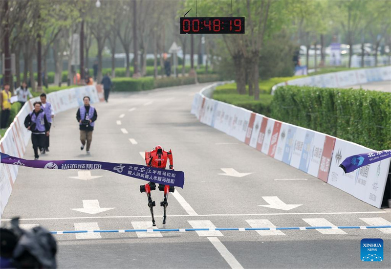 Humanoider Roboter übertrifft in Beijing menschlichen Halbmarathon-Weltrekord