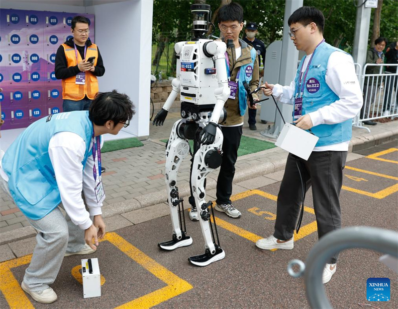 Humanoider Roboter übertrifft in Beijing menschlichen Halbmarathon-Weltrekord