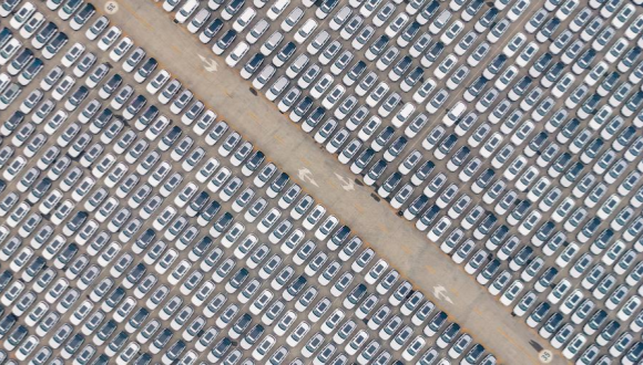 China baut weltweit größte Eis- und Schnee-Testbasis für intelligente, vernetzte NEV                    Das China Automotive Technology and Research Center Co., Ltd. (CATARC) hat in der Autonomen Region Innere Mongolei in Nordchina mit dem Bau einer Testbasis für intelligente, vernetzte New Energy Vehicles (ICNEV) – der weltweit größten Einrichtung dieser Art – begonnen.